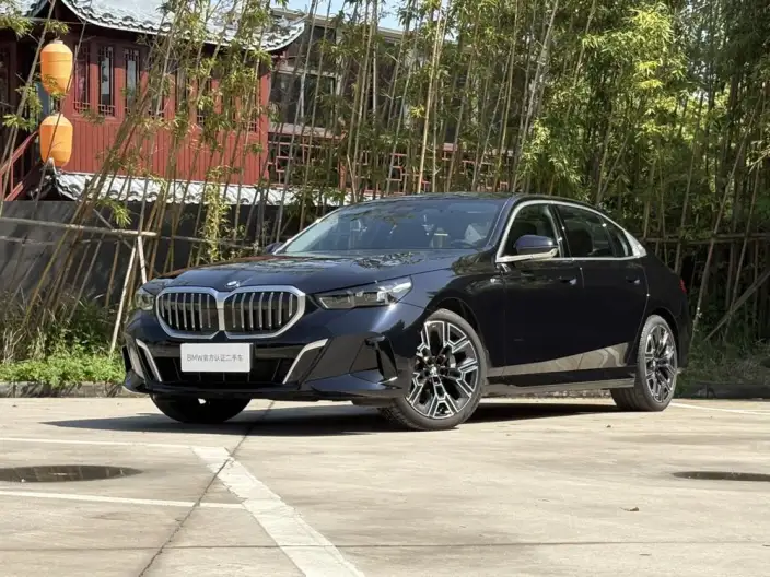 BMW 5 Series 2025 Model 530Li Exclusive Model M Sports Set