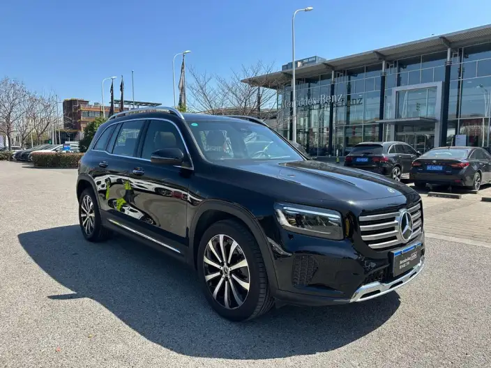 Mercedes-Benz GLB 2025 Model GLB 220 Fashion Model