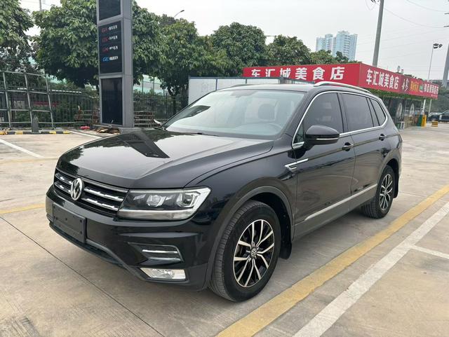 Volkswagen Tiguan L 2017 330 TSI Automatic FWD Comfort – фото 1