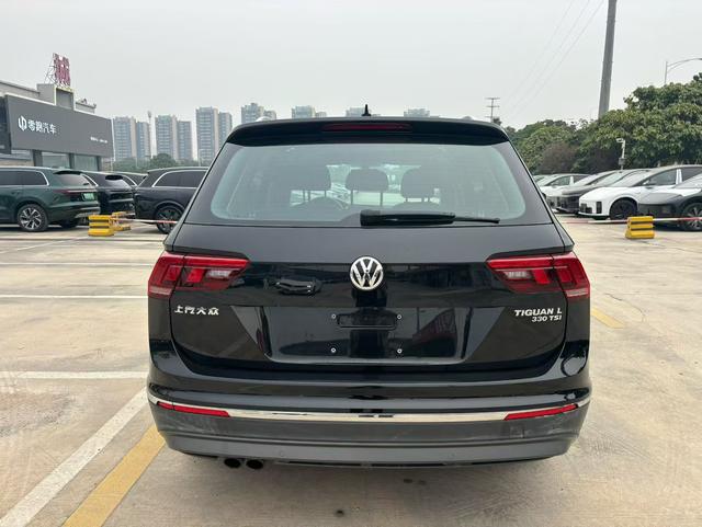 Volkswagen Tiguan L 2017 330 TSI Automatic FWD Comfort – фото 3