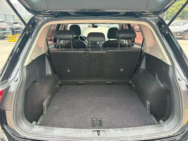 Volkswagen Tiguan L 2017 330 TSI Automatic FWD Comfort – фото 8