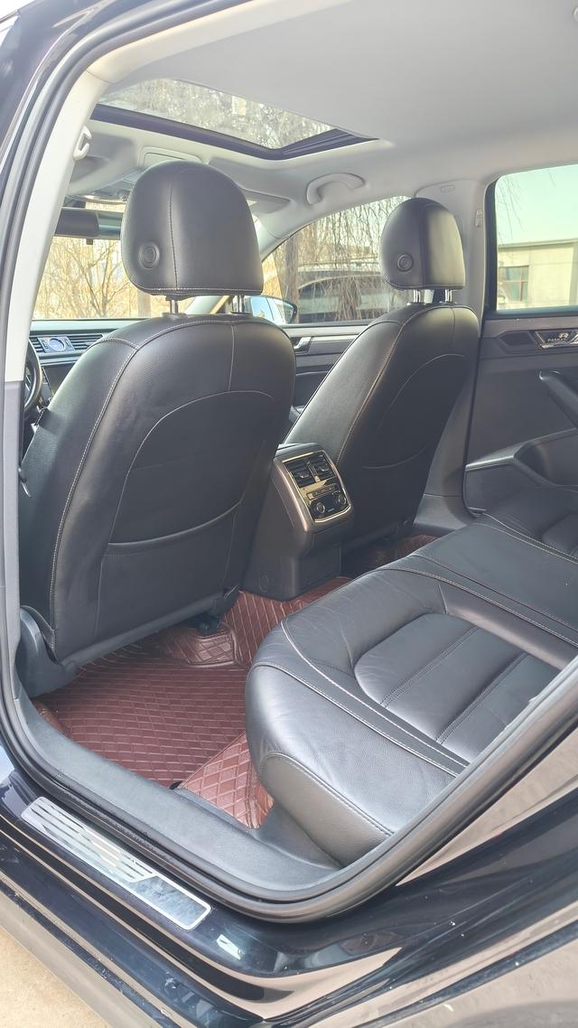 Volkswagen Passat 2017 330TSI DSG Prestige – фото 9