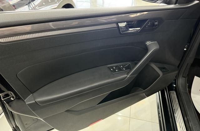 Volkswagen Passat 2017 330TSI DSG Prestige – фото 14