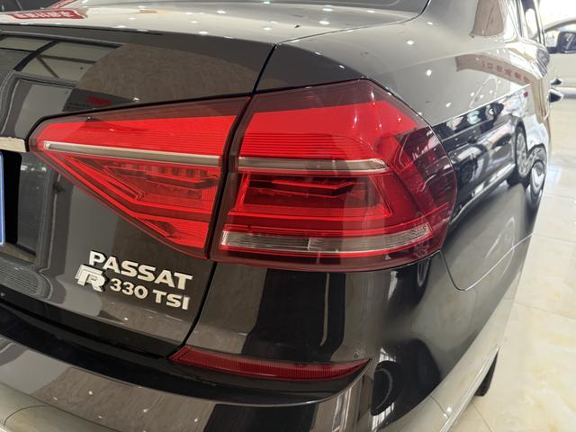 Volkswagen Passat 2017 330TSI DSG Prestige – фото 24