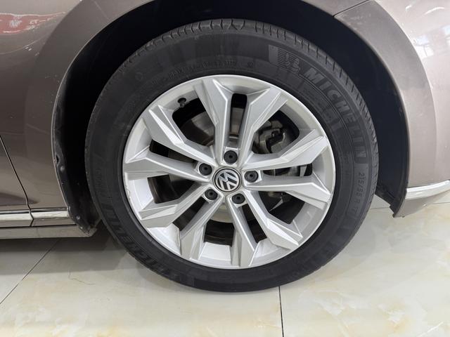 Volkswagen Magotan 2017 330TSI DSG Luxury – фото 12