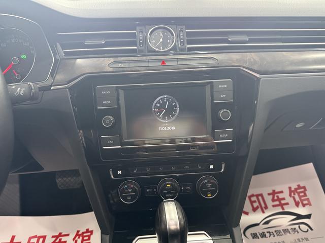 Volkswagen Magotan 2017 330TSI DSG Luxury – фото 16