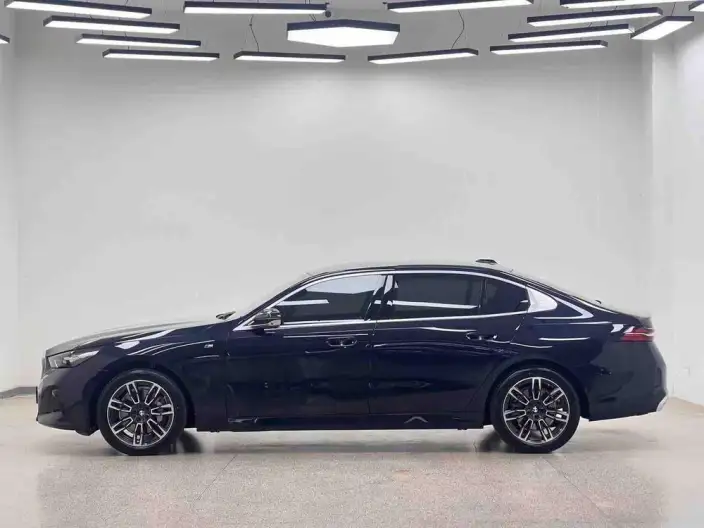 BMW 5 Series 2024 Model 530Li Leading Model M Sports Set