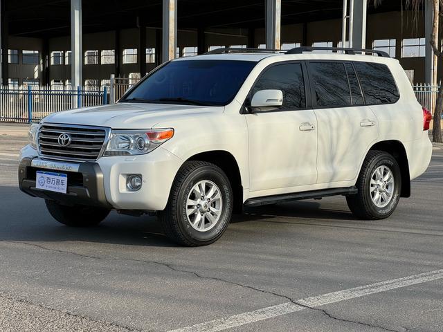 Toyota Land Cruiser 2012 4.0L Automatic VX – фото 1