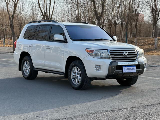 Toyota Land Cruiser 2012 4.0L Automatic VX – фото 2
