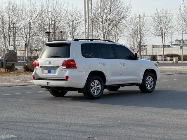 Toyota Land Cruiser 2012 4.0L Automatic VX – фото 5