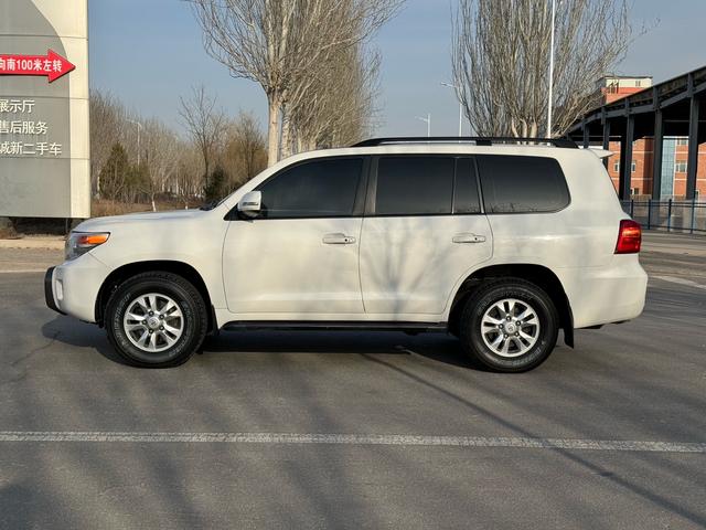Toyota Land Cruiser 2012 4.0L Automatic VX – фото 6