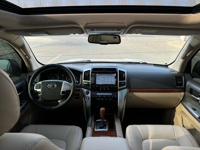 Toyota Land Cruiser 2012 4.0L Automatic VX – фото 10