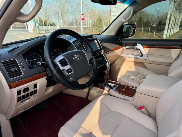 Toyota Land Cruiser 2012 4.0L Automatic VX – фото 11