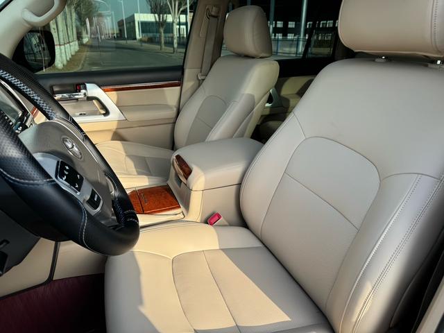 Toyota Land Cruiser 2012 4.0L Automatic VX – фото 12