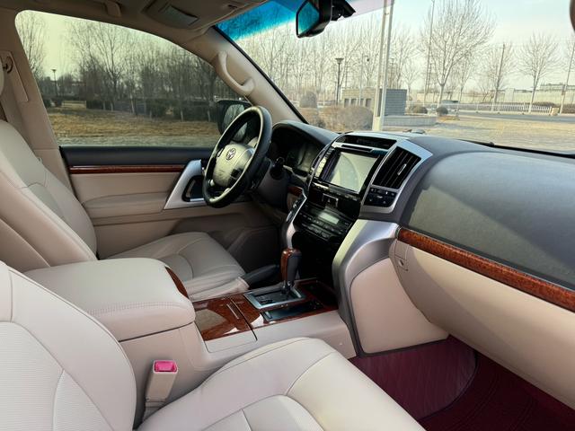 Toyota Land Cruiser 2012 4.0L Automatic VX – фото 15