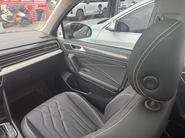 Volkswagen Tiguan L 2022 330TSI Automatic 2WD R-Line Enjoy – фото 7