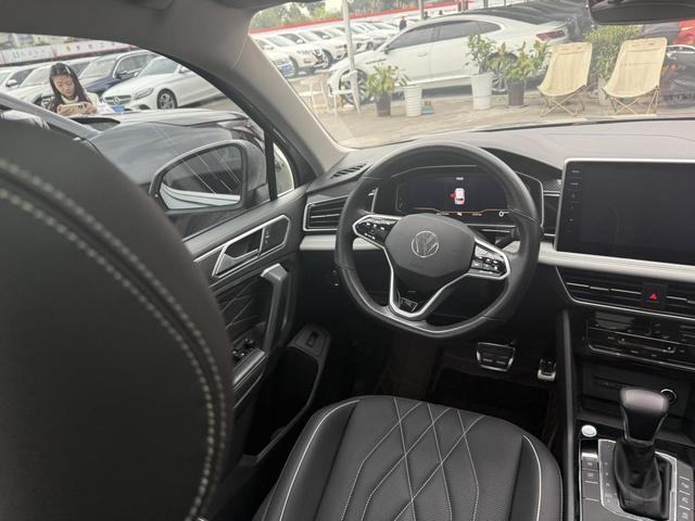 Volkswagen Tiguan L 2022 330TSI Automatic 2WD R-Line Enjoy – фото 8