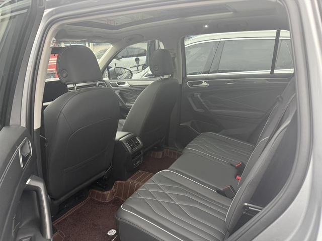 Volkswagen Tiguan L 2022 330TSI Automatic 2WD R-Line Enjoy – фото 12