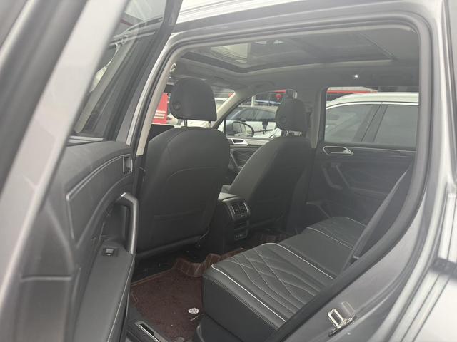 Volkswagen Tiguan L 2022 330TSI Automatic 2WD R-Line Enjoy – фото 14