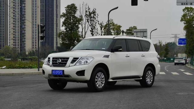 Nissan Patrol 2017 модификация 4.0L автоматическое 4WD 7 seat параллельный импорт Imported – фото 1