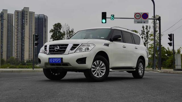 Nissan Patrol 2017 модификация 4.0L автоматическое 4WD 7 seat параллельный импорт Imported – фото 2