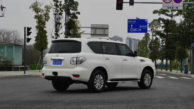 Nissan Patrol 2017 модификация 4.0L автоматическое 4WD 7 seat параллельный импорт Imported – фото 4