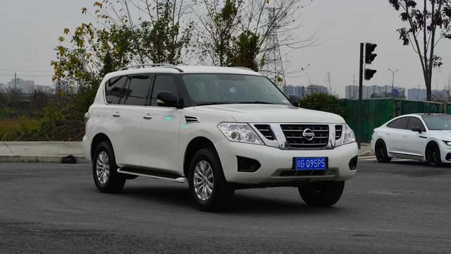 Nissan Patrol 2017 модификация 4.0L автоматическое 4WD 7 seat параллельный импорт Imported – фото 7
