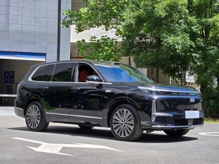 Geely M9 2025 Model 210km 4WD Pilot Edition