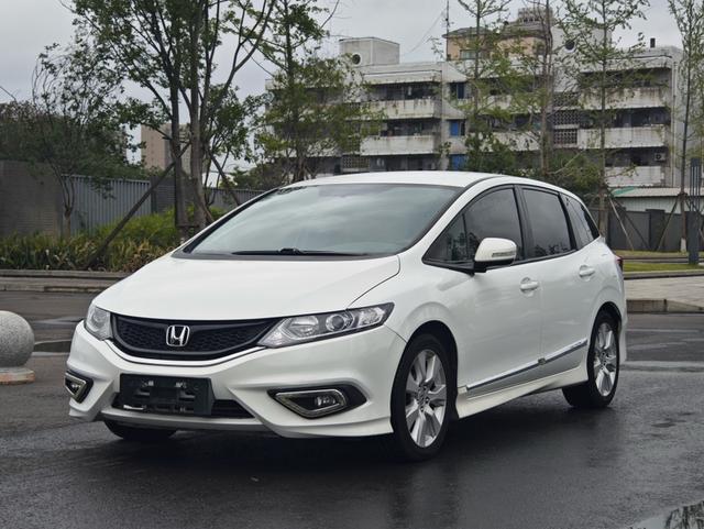 Honda Jade 2014 модификация 1.8L автоматическое Com f ort Elite Edition 5 seat – фото 1