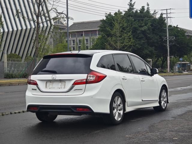 Honda Jade 2014 модификация 1.8L автоматическое Com f ort Elite Edition 5 seat – фото 3