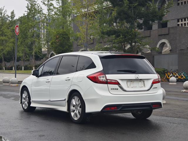 Honda Jade 2014 модификация 1.8L автоматическое Com f ort Elite Edition 5 seat – фото 6