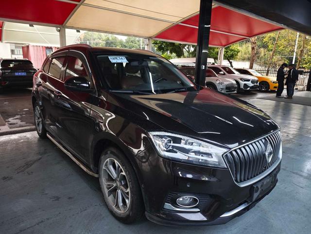 BORGWARD BX7 Модель 2018 года 28T 2WD Premium 5 seat National V – фото 6