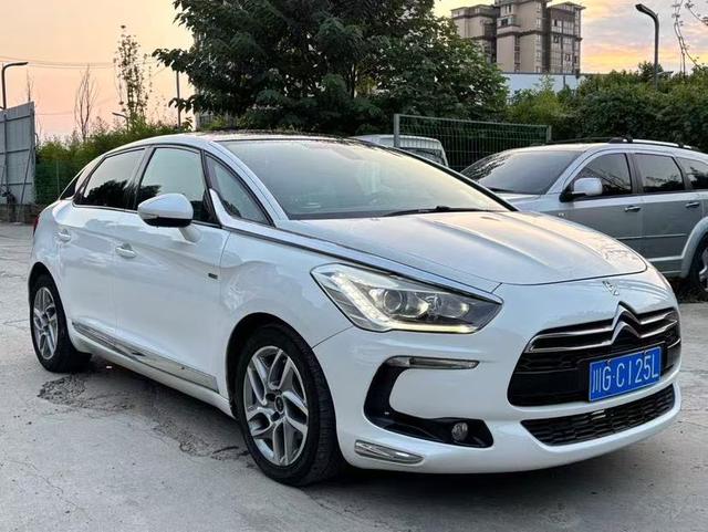 DS 5 2014 модификация 1.6T Elegant edition THP160 – фото 12