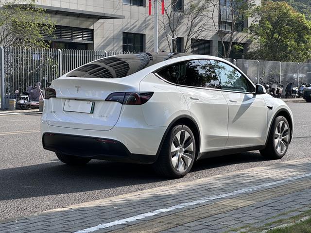 Tesla Model Y 2022 RWD – фото 9