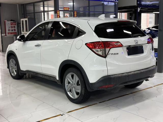 Honda Vezel Модель 2020 года 1.5L CVT Elite Edition – фото 5