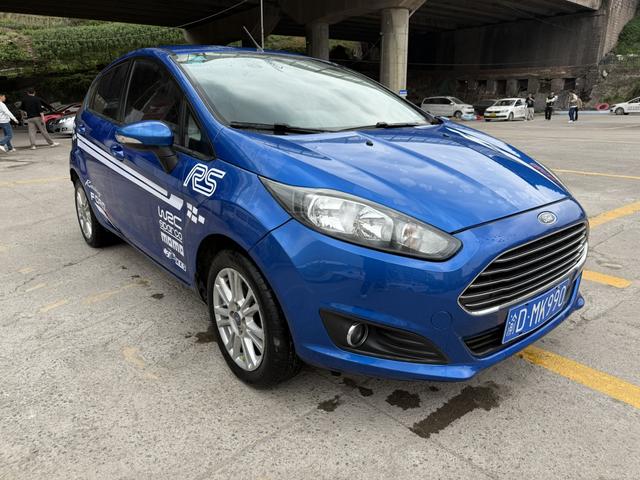Ford Fiesta 2013 Hatchback 1.5L Automatic Fashion – фото 3