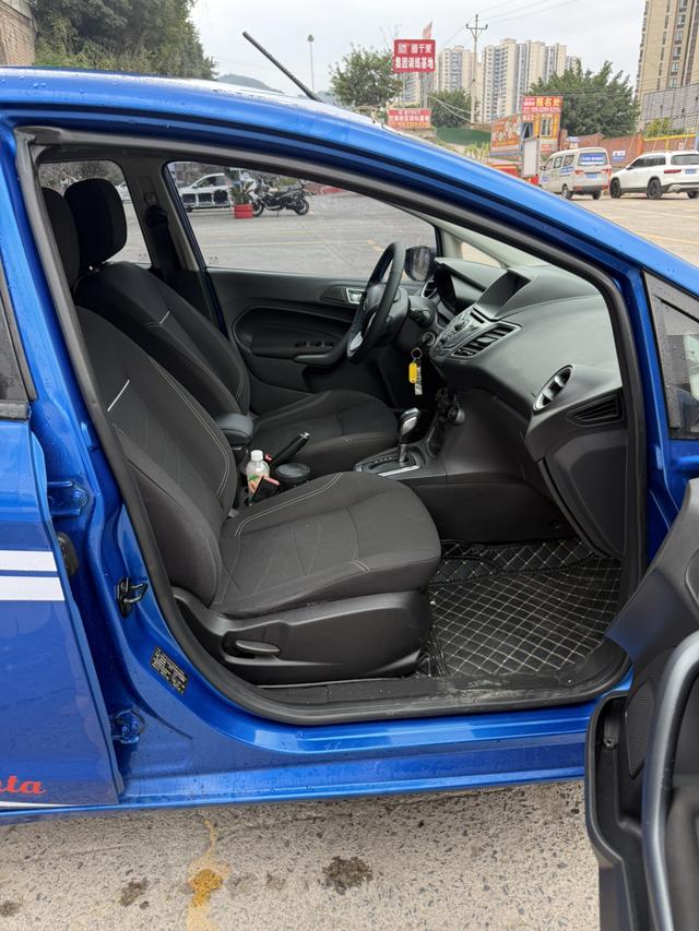 Ford Fiesta 2013 Hatchback 1.5L Automatic Fashion – фото 5