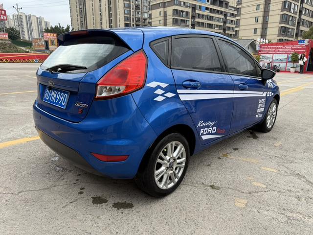 Ford Fiesta 2013 Hatchback 1.5L Automatic Fashion – фото 10