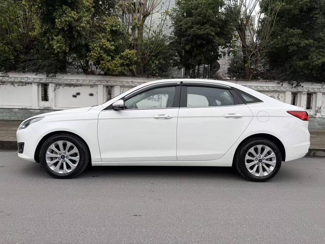 Ford Escort 2017 модификация Happiness Edition 1.5L Manual Fashion – фото 3