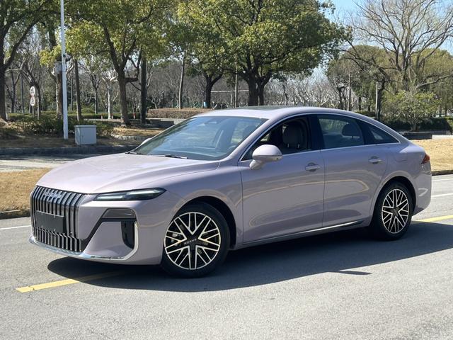 Roewe M7 DMH 2025 модификация 160km Yuexiang Edition