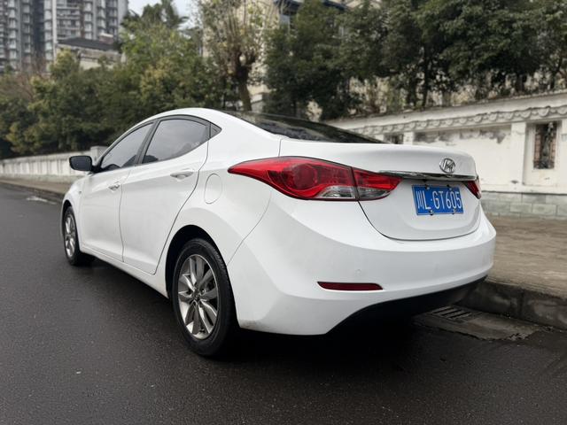 Hyundai Elantra 2015 1.6L Automatic Fashion – фото 4