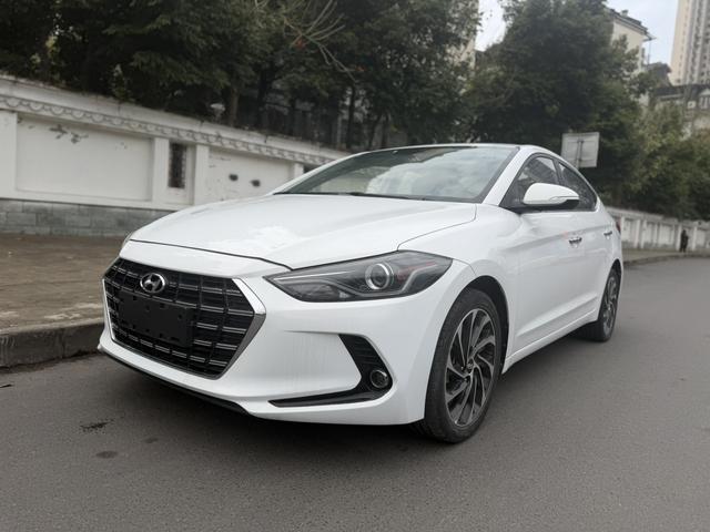 Hyundai Elantra Модель 2019 года 1.5L CVT Smart Hyun · Elite – фото 1