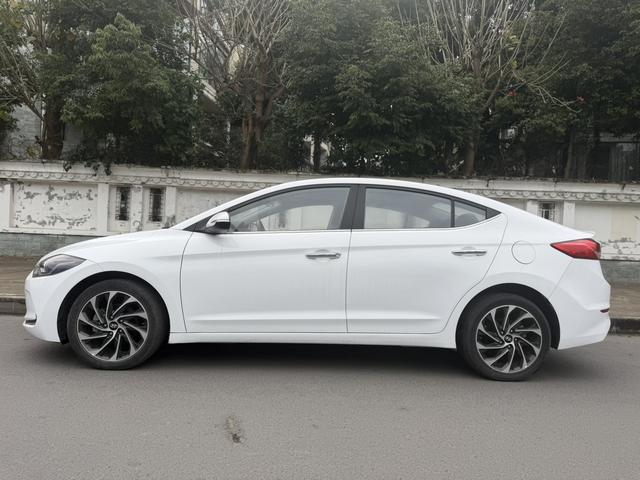 Hyundai Elantra Модель 2019 года 1.5L CVT Smart Hyun · Elite – фото 3