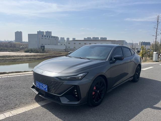 Changan UNI-V 2022 1.5T Premium – фото 1
