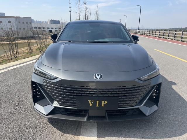 Changan UNI-V 2022 1.5T Premium – фото 2