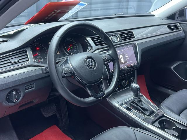 Volkswagen Passat 2017 330TSI DSG Prestige – фото 4