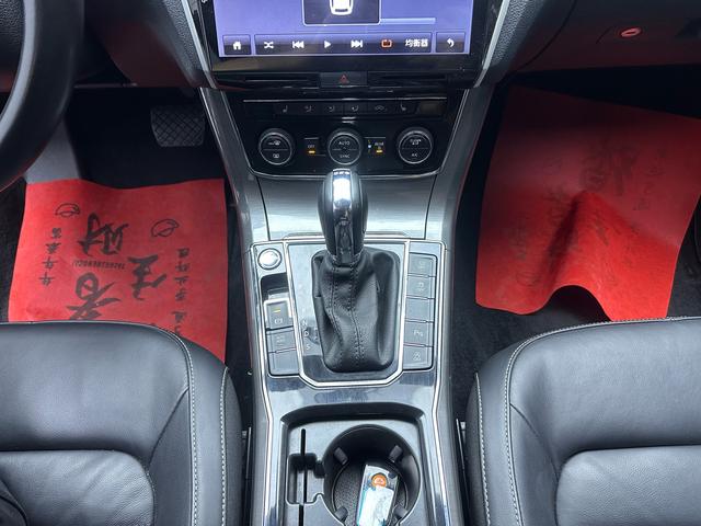 Volkswagen Passat 2017 330TSI DSG Prestige – фото 6