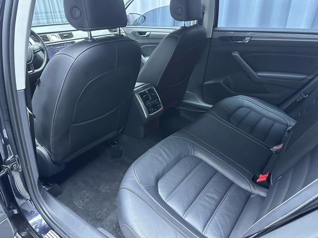Volkswagen Passat 2017 330TSI DSG Prestige – фото 9
