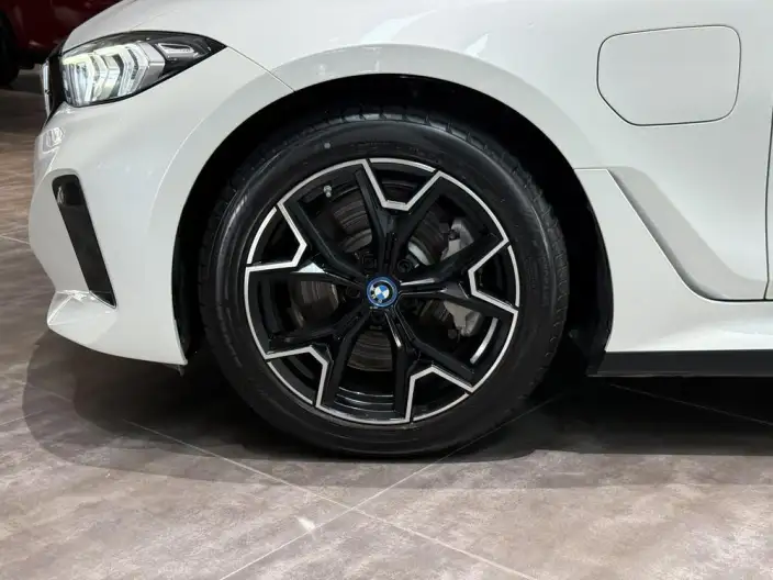 BMW i3 2023 Model eDrive40L Night Set – фото 9