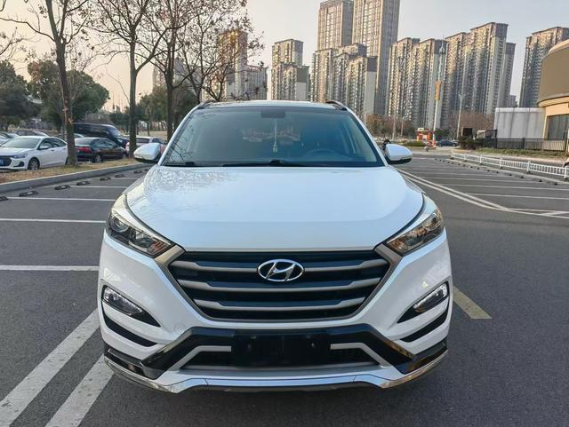 Hyundai Tucson 2015 1.6T DCT 2WD Smart – фото 2